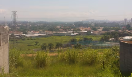 Vende-se terreno no Terras de São João, ótima localização.
