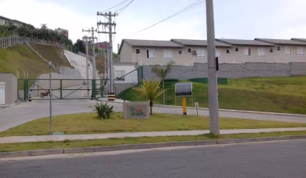 Sobrado no condomínio Colônia Real.