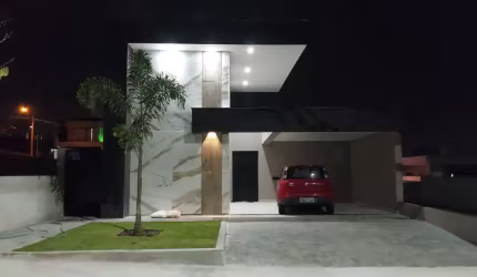 Linda casa em Condomínio fechado de alto padrão Residencial Fogaça.