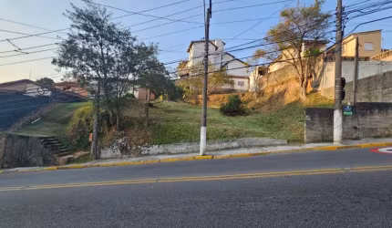 Oportunidade! Terreno de 600m em bairro formado com ótima localização.