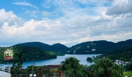 Chácara situada no Condomínio Recanto dos Pássaros, encantadora chácara em com terreno de 3800m², oferecendo segurança incomparável para sua família.