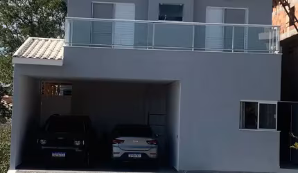 Lindo sobrado com planejados e localização previlegiada.
