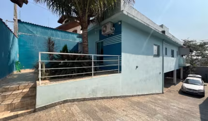 Para você que busca uma casa bem localizada e com uma iluminação natural incrível