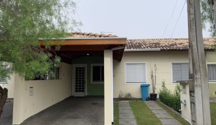 Linda casa no Condomínio Casabella.