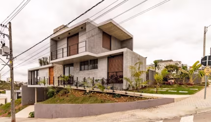 Bem-vindo a um refúgio de harmonia em sintonia com a natureza: uma casa sustentável que não apenas respeita o meio ambiente, mas também promove um estilo de vida saudável.
