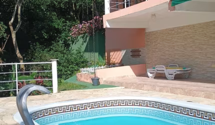 LINDA CHÁCARA NO CONDOMÍNIO FECHADO RECANTO DOS PÁSSAROS - JACAREÍ/SP