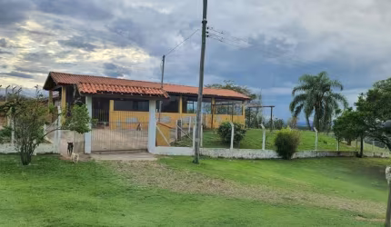 Lindo sítio com capela e área extensa