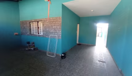 Casa com ótima localização. Próxima de mercados, farmácia, restaurantes, Senai, Sesi, IFSP.