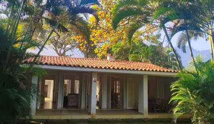 EXCELENTE IMÓVEL À VENDA PÉ NA AREIA NA PRAIA DE BAREQUEÇABA !