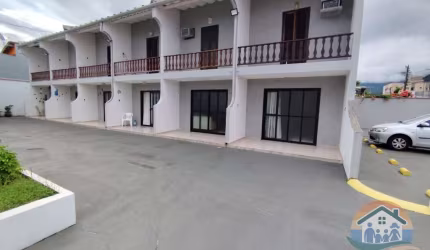 EXCELENTE SOBRADO EM CONDOMÍNIO PRÓXIMO AO MAR NA PRAIA MARTIM DE SÁ!