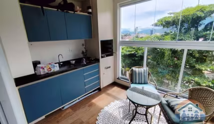 EXCELENTE APARTAMENTO MODERNO DECORADO E MOBILIADO NO CENTRO DE CARAGUATATUBA!