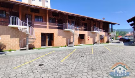 EXCELENTE OPORTUNIDADE DE CASA EM CONDOMÍNIO COM LAZER COMPLETO NA ORLA NO BAIRRO PRAINHA!!