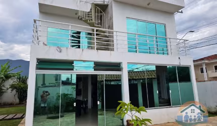EXCELENTE SOBRADO DE ALTO PADRÃO EM CONDOMÍNIO À 100 METROS DO MAR NO BAIRRO MASSAGUAÇU EM CARAGUATATUBA!!