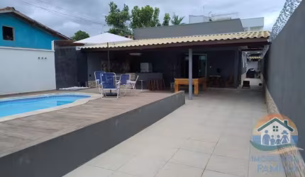 EXCELENTE IMÓVEL COM PISCINA E SEIS KITNETS INDEPENDENTES JÁ ALUGADAS LOCALIZADO NO BAIRRO BALNEÁRIO DOS GOLFINHOS!!