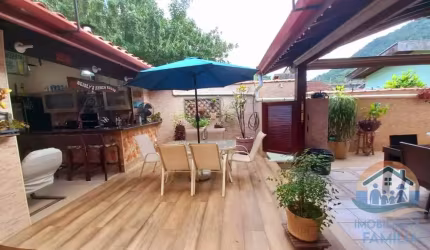 EXCELENTE OPORTUNIDADE DE SOBRADO LOCALIZADO NO BAIRRO SUMARÉ EM CARAGUATATUBA!!