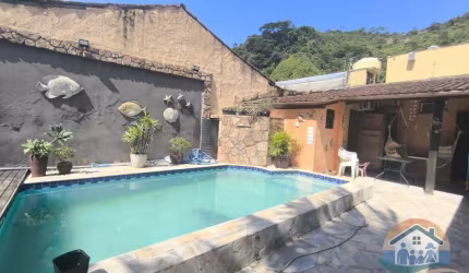 EXCELENTE IMÓVEL COM PISCINA LOCALIZADO NO BAIRRO SUMARÉ EM CARAGUATATUBA-SP!
