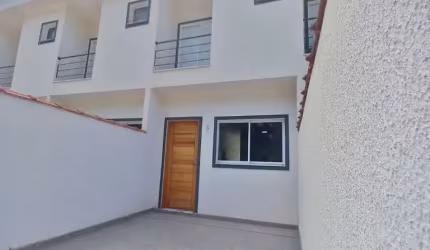 EXCELENTE OPORTUNIDADE DE SOBRADO COM ENTRADA INDIVIDUAL LOCALIZADO NO BAIRRO MASSAGUAÇU EM CARAGUATATUBA!