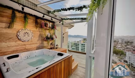 MARAVILHOSA COBERTURA DUPLEX COM VISTA MAR LOCALIZADA NO CENTRO DE CARAGUATATUBA-SP!