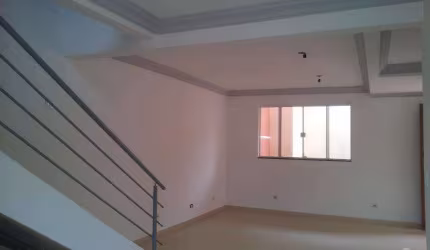 Lindo sobrado triplex no Bairro Santa Candida