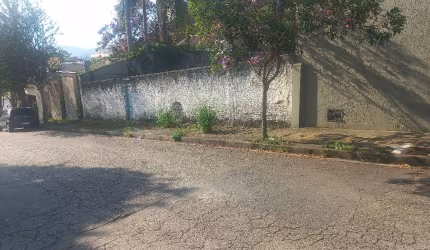 Terreno plano na melhor localização na Vila Oliveira