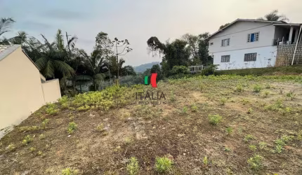 TERRENO COM ÓTIMA POSIÇÃO SOLAR NO BAIRRO SOUZA CRUZ COM 730M²