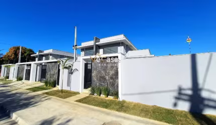 Linda casa de 3 quartos no Serramar