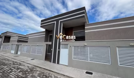 Casa linear Pé direito Alto Moderna 2 quartoscom suíte e quintal