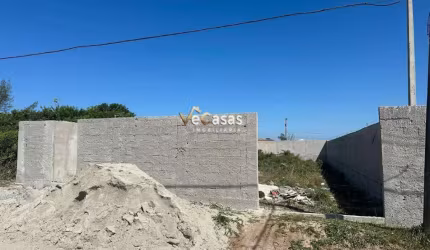 Um terreno de 480m&#178; na &#250;ltima quadra da praia é uma oportunidade incrível!