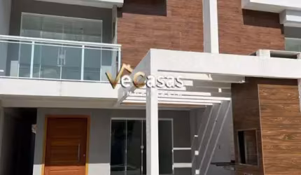 Duplex Costa Azul com piscina 3 Suítes, sala de estar e jantar amplo quintal