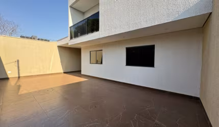 Excelente Sobrado à Venda no Bairro Segismundo Pereira – Conforto, Espaço e Sofisticação para Viver Bem