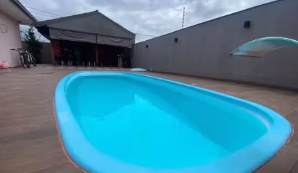 CASA PLANA COM PISCINA