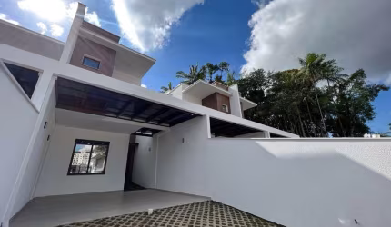 SOBRADO BAIRRO ATIRADORES COM PISCINA