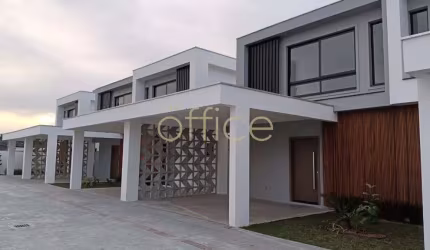Casa à Venda em Condomínio Fechado no Bairro Vila Nova - Joinville-SC: 3 Quartos, 1 Suíte, Varanda Gourmet. Venha Conferir!