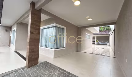 Casa com 2 quartos à venda no Iririú, Joinville  por R$ 1.100.000