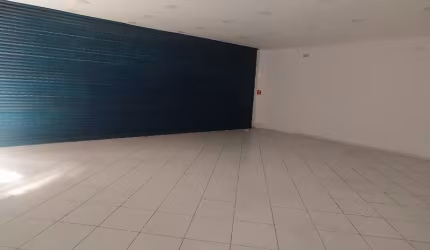 Salão comercial no centro de Poá