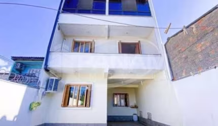 Casa com 3 quartos à venda na Rua Antonio Pedro Baldasso, 69, Rubem Berta, Porto Alegre por R$ 379.000