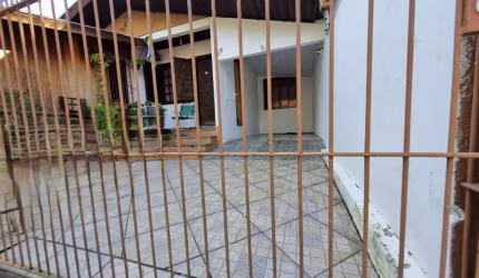 Casa com 3 quartos à venda na Rua Dezenove de Abril, 109, Jardim Itu Sabará, Porto Alegre por R$ 469.000