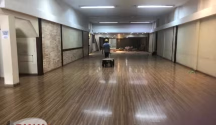 Ponto comercial para alugar na Avenida Assis Brasil, 424, Passo da Areia, Porto Alegre por R$ 13.000