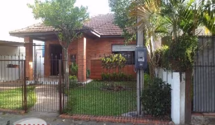 Casa com 3 quartos à venda na Rua Breno Arruda, 223, Santa Maria Goretti, Porto Alegre por R$ 540.000