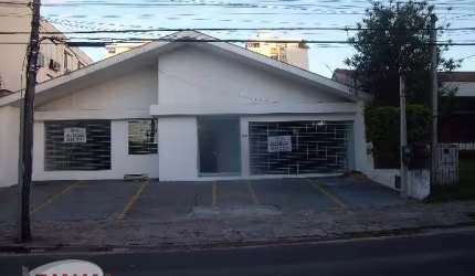 Casa comercial para alugar na Avenida Montreal, 219, Jardim Lindóia, Porto Alegre por R$ 8.500