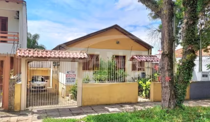 Casa com 3 quartos à venda na Avenida Frei Henrique de Coimbra, 96, Vila Ipiranga, Porto Alegre por R$ 630.000