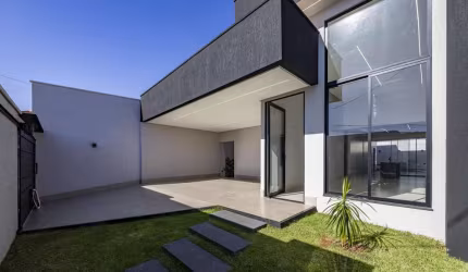 Casa no Conjunto Riviera, com 157 m² e 3 quartos amplos.