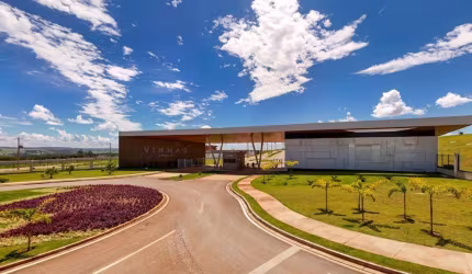 Lote de esquina com 439 m² no condomínio Residencial Vinhas Anápolis