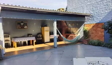 Casa para Venda em Joinville, América, 3 dormitórios, 1 suíte, 6 banheiros, 1 vaga