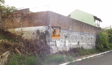 TERRENO DUPLO, MURADO E COM ARRIMO NOS ALTOS DO BAIRRO PRIMAVERA