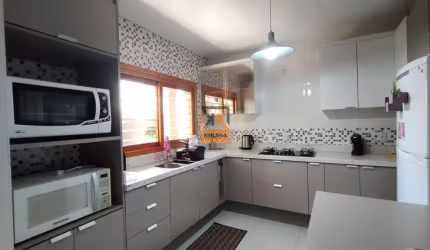 CASA 4 QUARTOS, SALÃO DE FESTAS, GARAGEM E SACADA