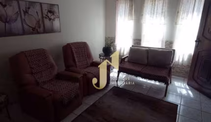 Casa com 3 dormitórios à venda no Jardim Primavera em Jacareí