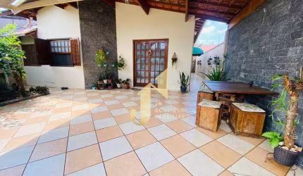 CASA COM 3 DORMITÓRIOS E 1 SUÍTE NO CIDADE JARDIM A VENDA