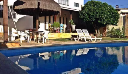 Excelente casa em Ponta Negra com piscina, churrasqueira, 5 suítes, a 280 m da praia, wifi