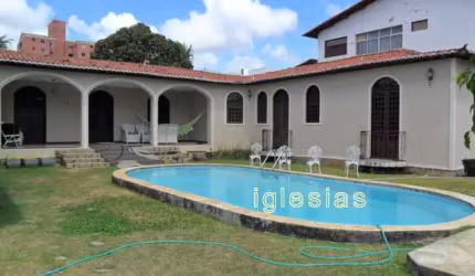 Casa para vender em Lagoa Nova com 400 m², terreno de 900 m², 4 suítes, piscina.